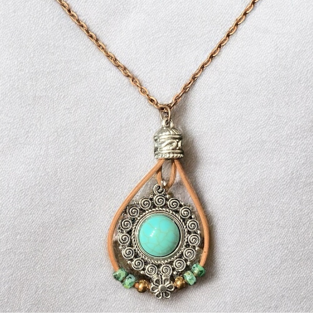 Boho Western Chic Turquoise Pendant Necklace. NWT